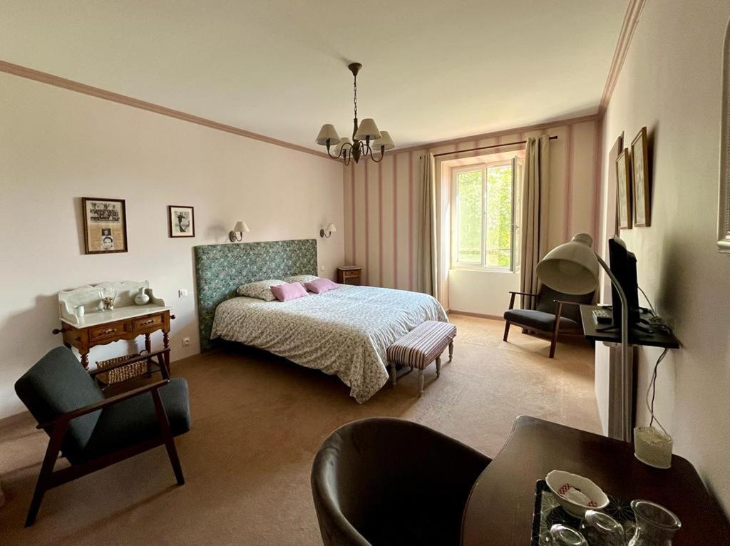 Chambres D'Hotes Le Cedre Bleu Saint-Lattier 외부 사진